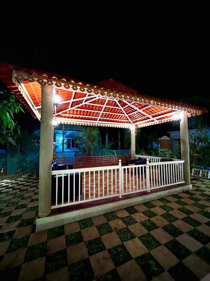 Sundeck Villa Alībāg Esterno foto