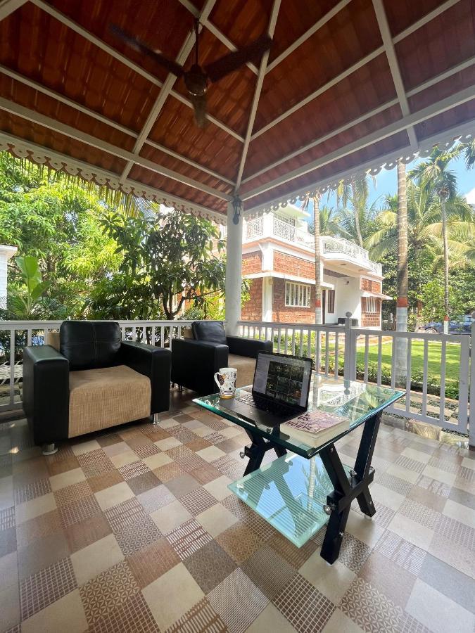 Sundeck Villa Alībāg Esterno foto